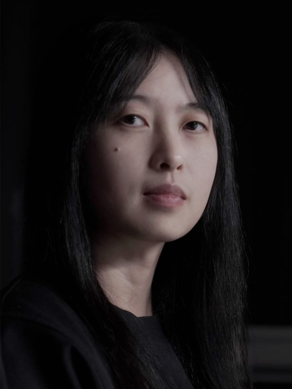 艺术家头像-web_0001_HEZIKE_PressPhoto2025
